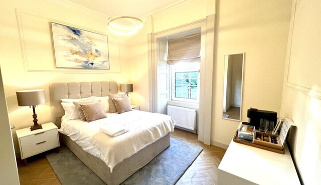 'Maisie' in Allandale ApartHotel.