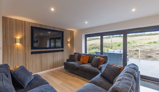 Manor a spacious modern cottage for families or groups