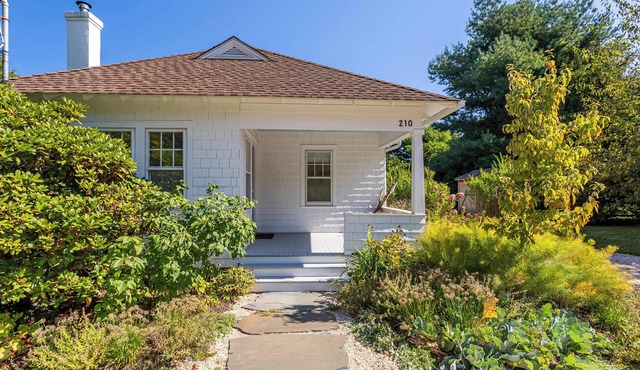 Manor Cottage: Beach Hopping | Outdoor Shower