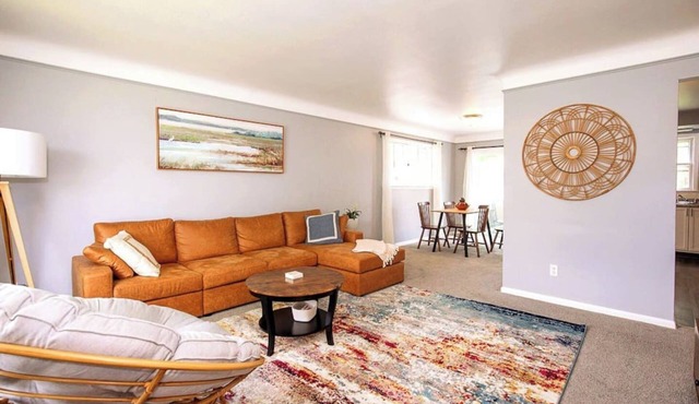 Maple Heights 3BR Summer Haven — Cozy & Spacious