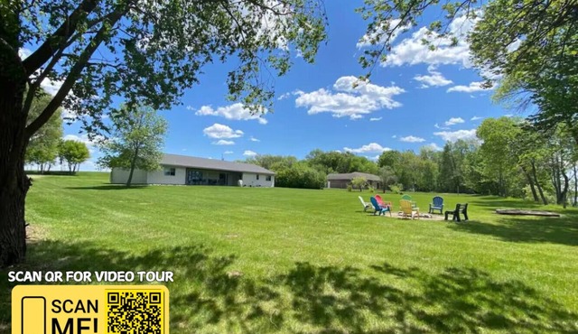 Marion Lake Lodge: With Wakesurf & Pontoon boats!