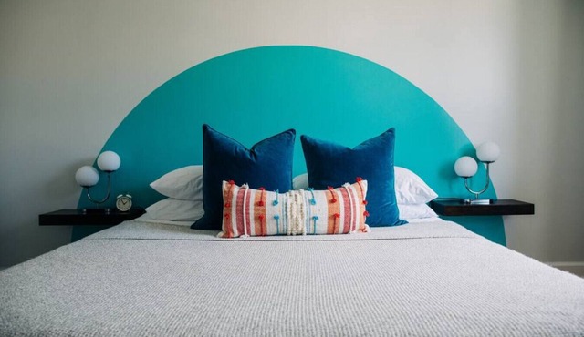 Market #1 · Stellar Suites | King Loft | NuLu | Boutique Hotel
