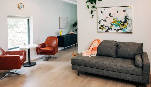 Market #10 · Stellar Suites | Queen of Nulu | Boutique Hotel
