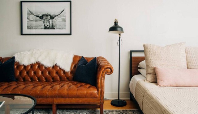 Market #2 · Stellar Suites | Golden Studio | Boutique Hotel