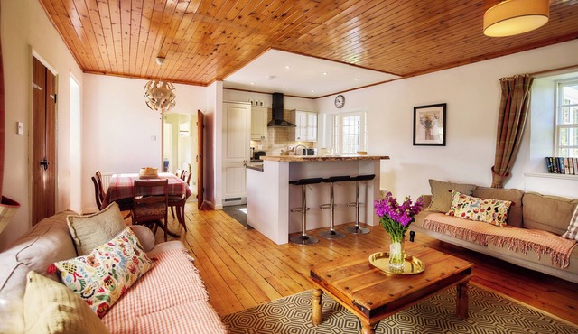 Mauldslie Hill Cottage - Sleeps 6 & Pet Friendly