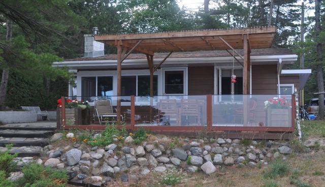 Memories: Classic updated Lake Michigan Knotty Pine Cottage on private beach
