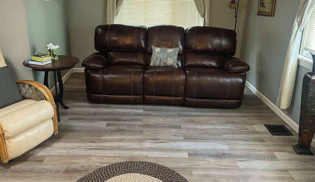 Mercer Lakefront 3BR | Workspace + Pets