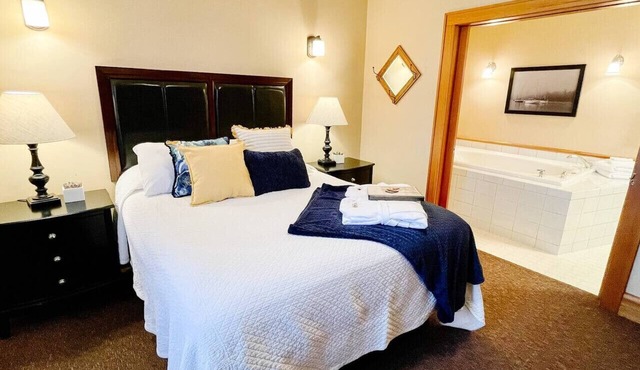 Michigan Suite @ The Bayfield Guest House
