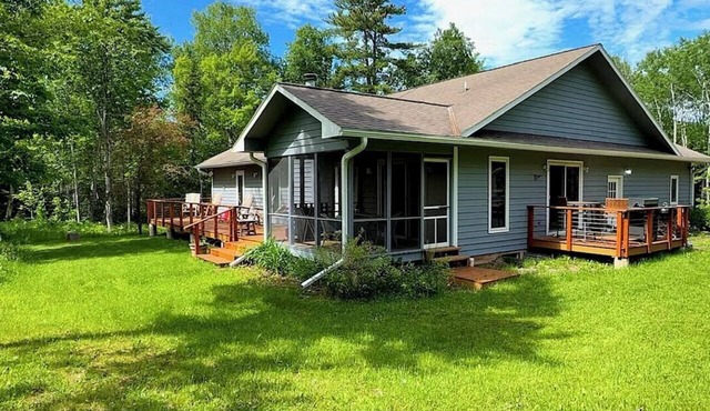 Middle Road Retreat On Madeline Island