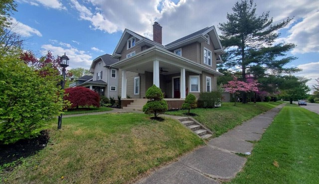 Middletown Centenarian 4 Bed 2 Bath Sleeps 12