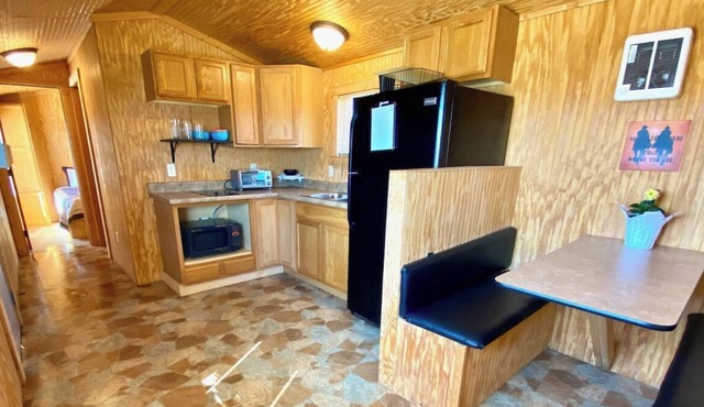 Mini Cowboy Cabin - Tiny House near Medora, ND