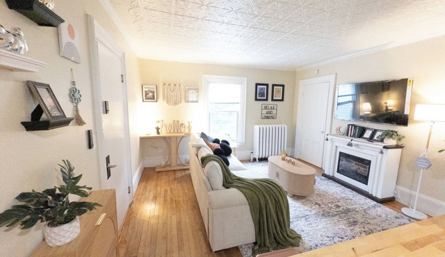 Minimal & Cozy Victorian Private Room in Downtown Skowhegan
