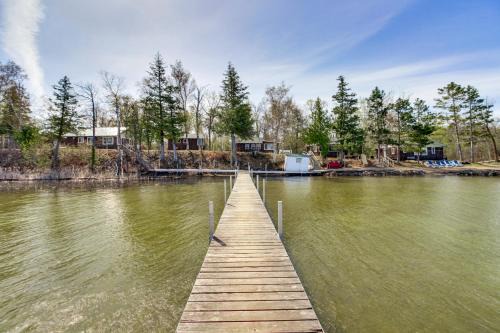 Minnesota Lake Escape! Waterside Resort Cabin