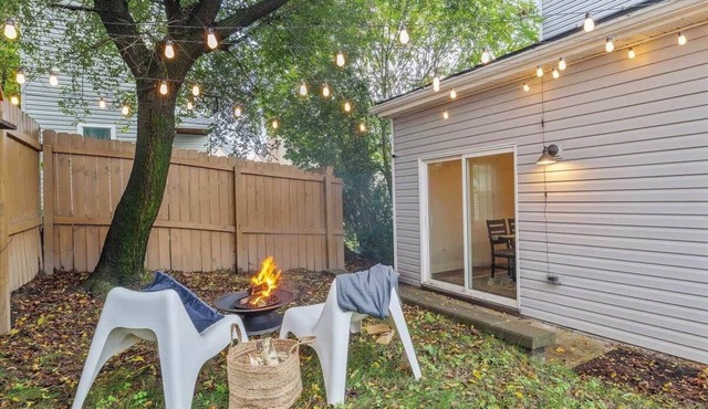 Mins to Stadiums Fenced Yard Fire Pit