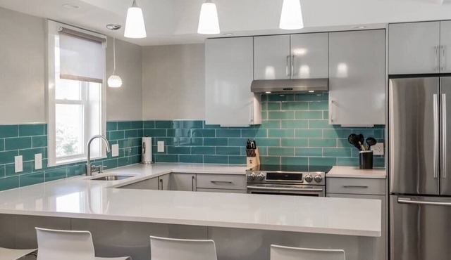 Mint Ocean Promenade Condo, Steps to Old Port
