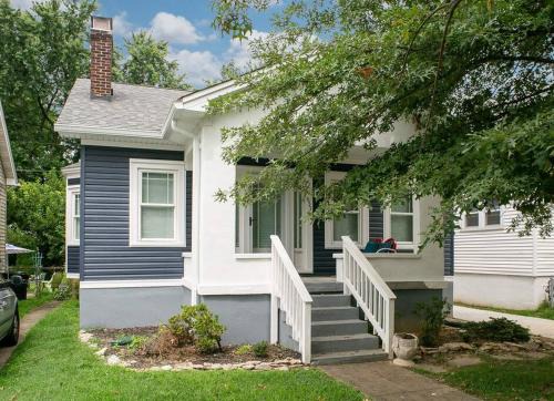 Minutes from U of L & Expo Center-Cozy-Updated-Family Friendly