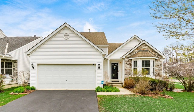 Minutes to Polaris Mall, New Stainless Steel Appliances + Flooring, Spacious 3bd