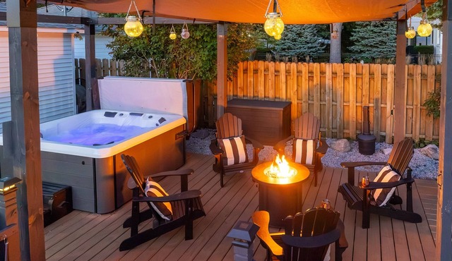 Mitten Flats #3 - 1 Block to the beach! Hot Tub! Hot Tub!