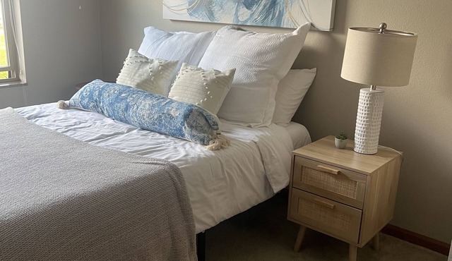MN Stylish, newer, safe apt perfect for nurses!