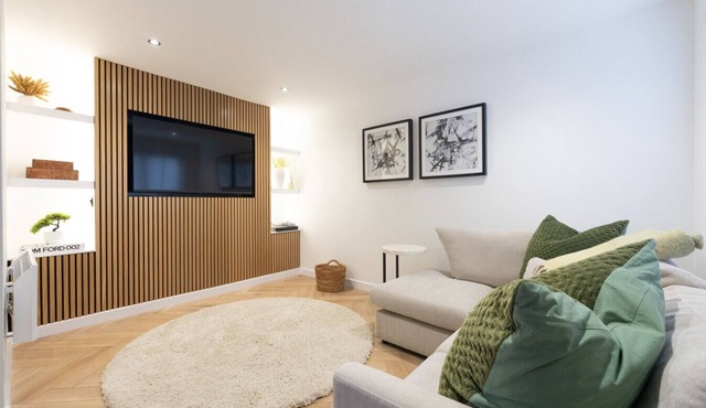 Modern 1-Bed Near Edinburgh + Free Parking