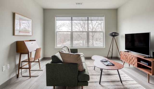 Modern 1BR in Burlington with On-Site Parking