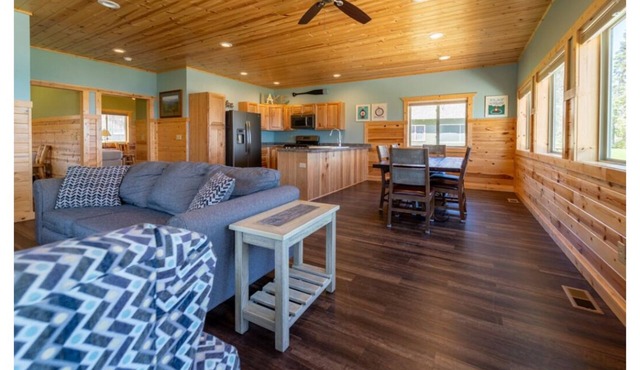 Modern 2 bedroom 2 bath cabin Sunfish