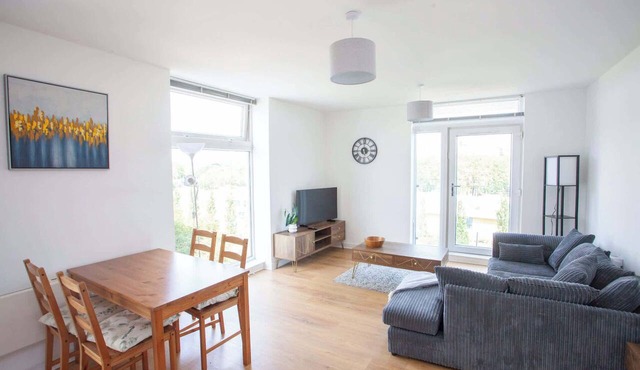 Modern 2 Bedroom Apartment
