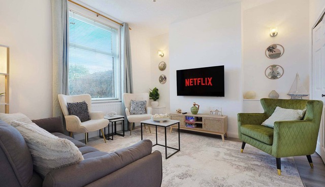 Modern 3BR Washington sleeps 6 by Stay With Us