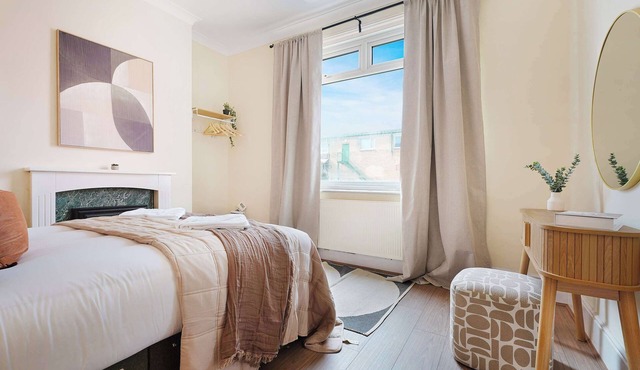 Modern 4BR | Ideal for Contractors | by Stay With Us
