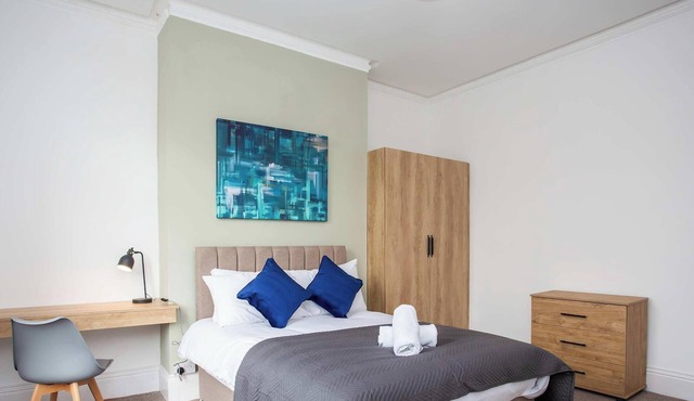 Modern 6BR Sunderland Home | Sleeps 12 | Parking