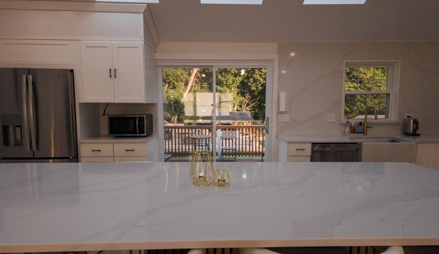 Modern and spacious home with Private Yard in Salem- parking included