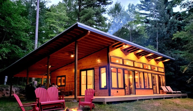 Modern Cabin with Classic Northwoods Experience.Close to Trails
