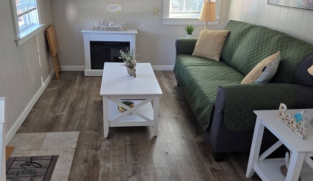 Modern, Charming 1-bedroom cottage with ductless AC in Dennisport