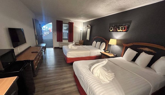 Modern Comfort In Illinois | Free Breakfast | Fitness & Local Dining Nearby