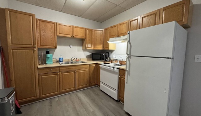 Modern & Cozy 1BR Retreat Near Springfield