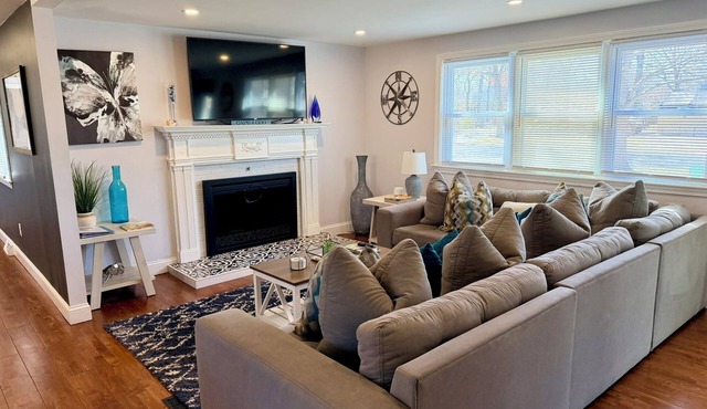Modern, Dog-Friendly, 4 Bedroom, 2 Bath Home