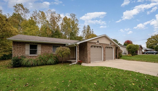 Modern duplex in a great neighborhood!