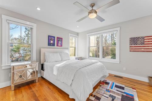 Modern Family Home Walkable to Town