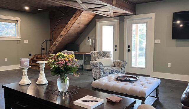 Modern Farmhouse Near Chagrin Falls Beachwoood Cuyahoga Valley National Park