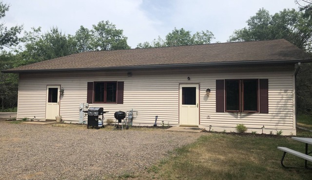 Modern home , Great Retreat Nestled in the Beautiful Northwoods .Adventures!