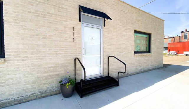 Modern meets historic charm! Unique stay in historic little town on the prairie