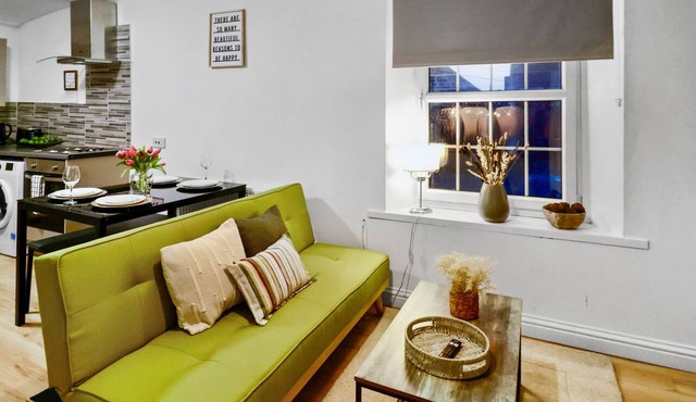 Modern Morpeth Apartment – Central Location, Great Rates!