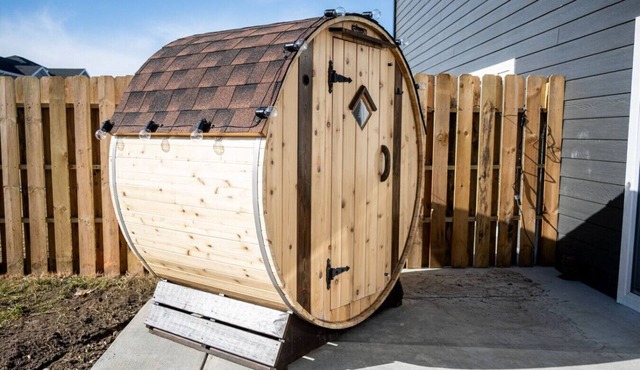 Modern New 3BR Hot Tub & Sauna - Peaceful Getaway