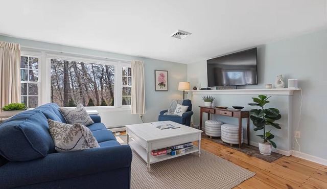 Modern, Newly Renovated, 3-bed Peach Tree House