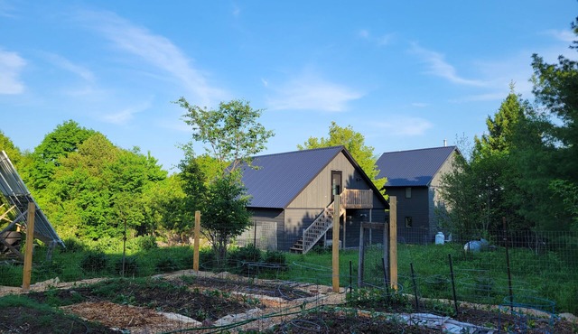 Modern Off-grid Studio Loft on Farmstead in Houghton