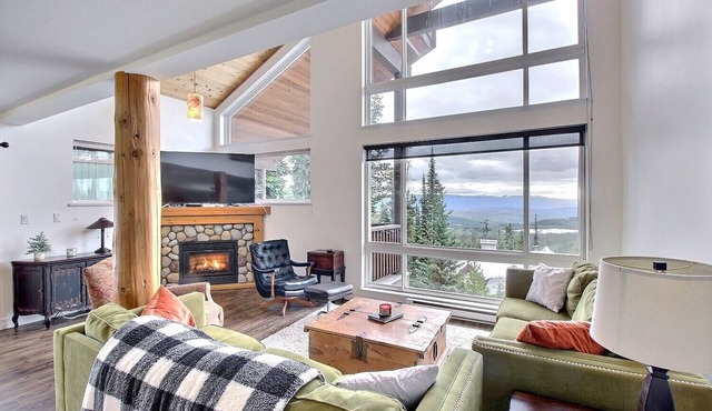 Modern, Rustic & Spacious Chalet, Views, Hot Tub