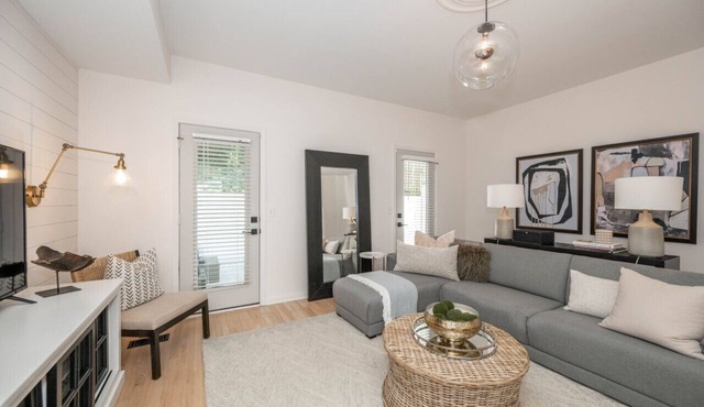 Modern Single Family Retreat - City Near!
