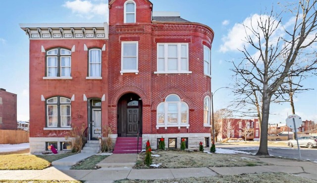 Modern St Louis Escape: Game Room & Great Location