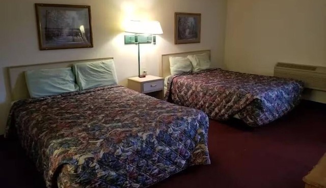Modern Stay | Free Parking & Breakfast | Local Attractions Nearby | Pet-Friendly