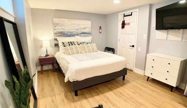 Modern Studio-Private Entrance,Washer+Dryer